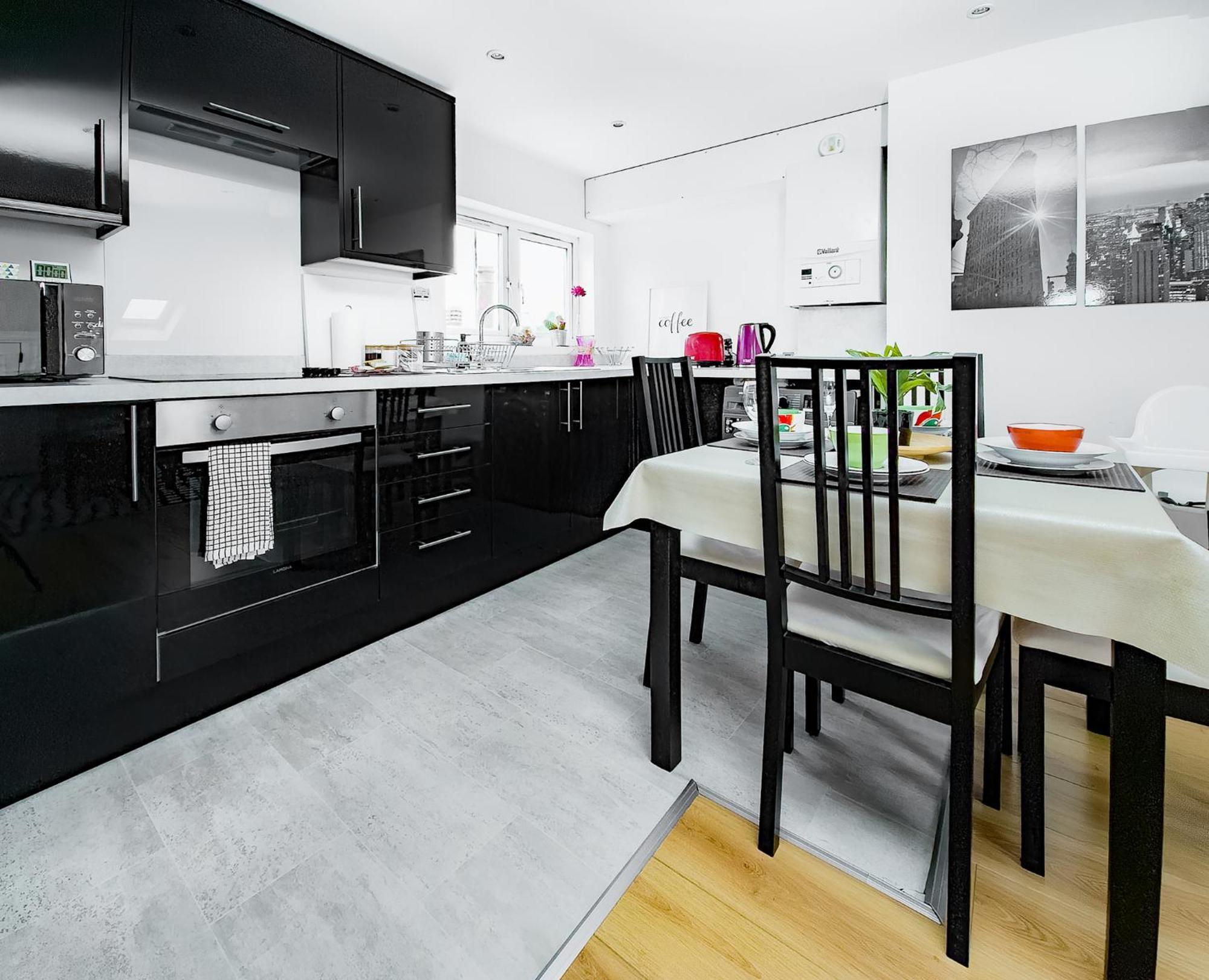 Charming London Home, Opp Arnos Grove Underground Station, Parking New Southgate Buitenkant foto