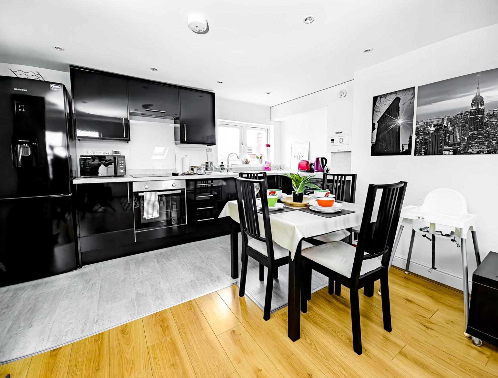 Charming London Home, Opp Arnos Grove Underground Station, Parking New Southgate Buitenkant foto